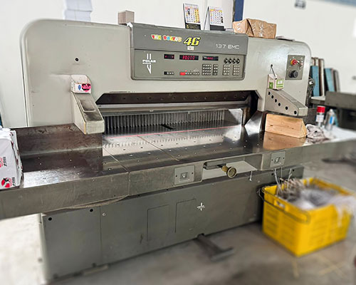 POLAR CUTTER<br />
MACHINE